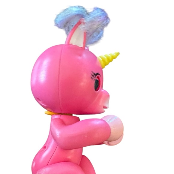 🦄 Fingerlings Baby Unicorn Gemma Pink Rainbow Mane & Tail Interactive Toy 🦄 - Picture 6 of 6